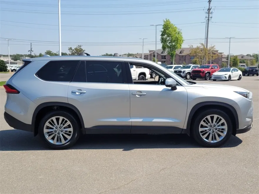 2024 Toyota Grand Highlander Platinum photo 1