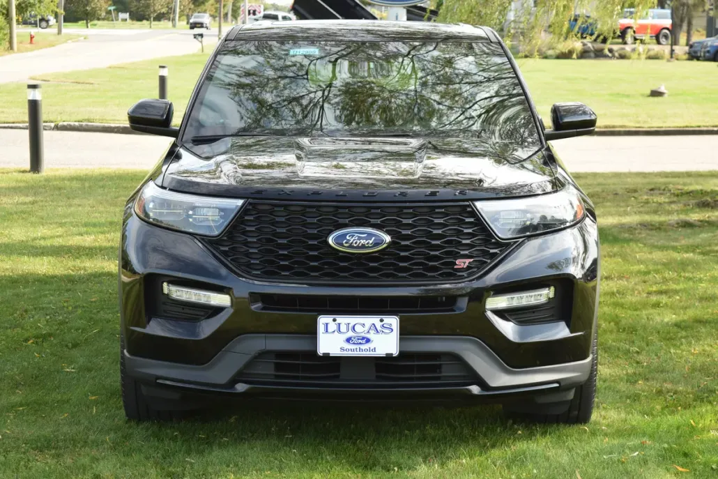 2022 Ford Explorer ST photo 1