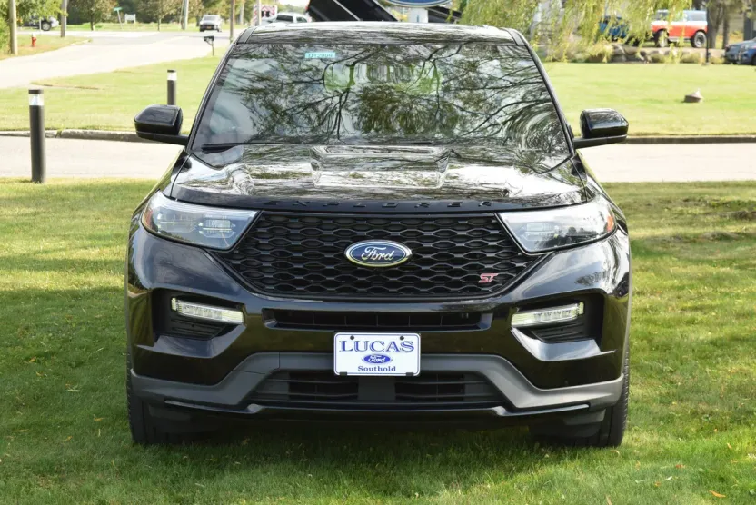 2022 Ford Explorer ST photo 1