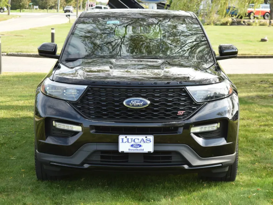 2022 Ford Explorer ST photo 1