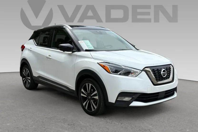 2020 Nissan Kicks SR photo 1