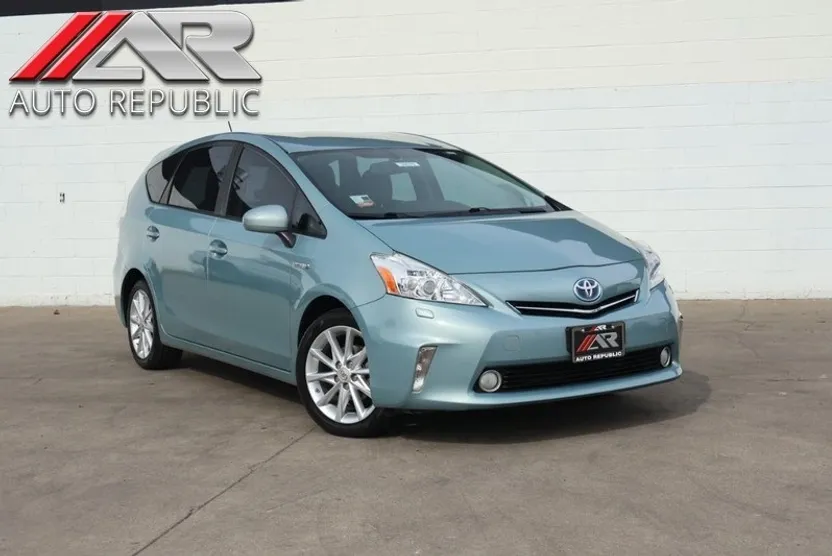 2014 Toyota Prius V Five photo 1