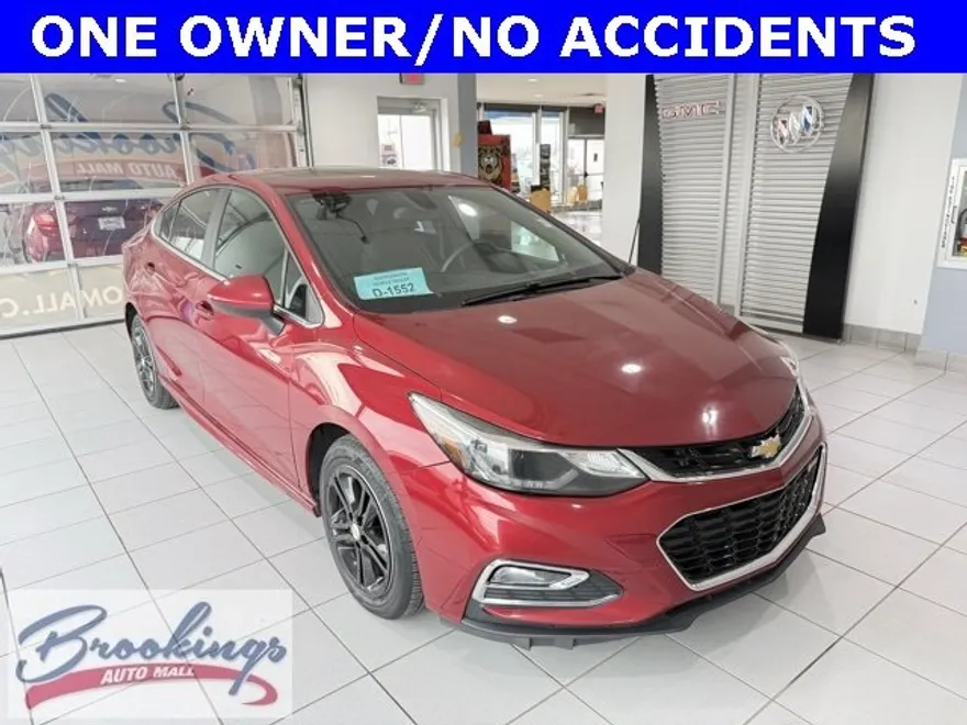 2017 Chevrolet Cruze LT photo 1