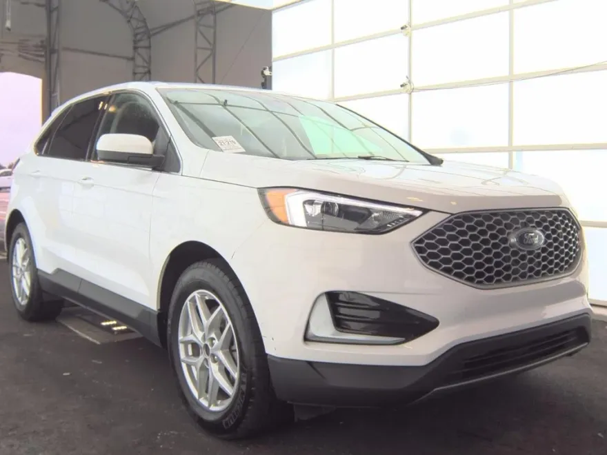 2024 Ford Edge SEL photo 1