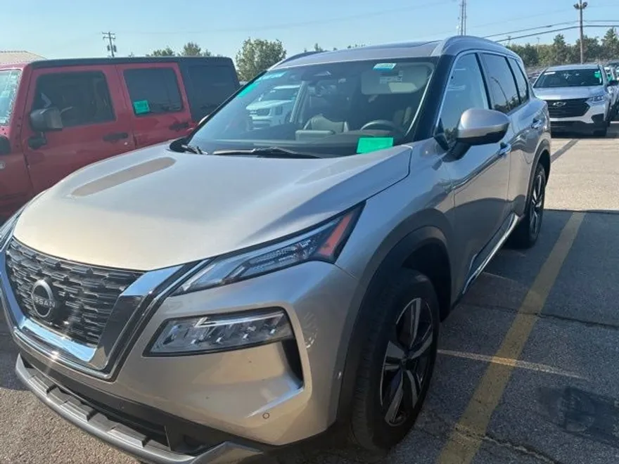 2023 Nissan Rogue SL photo 1