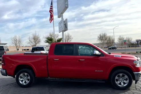 2019 Ram 1500 Laramie photo 2