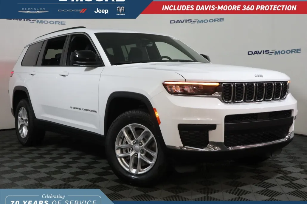 2025 Jeep Grand Cherokee Laredo Altitude photo 1