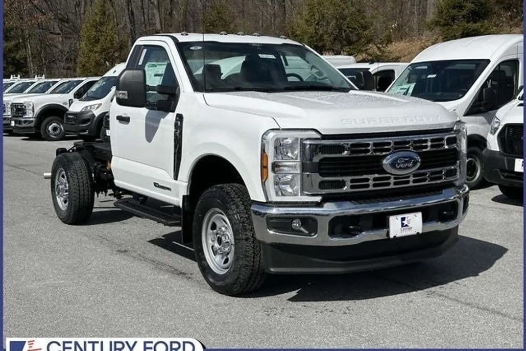2025 Ford F-350 photo 1
