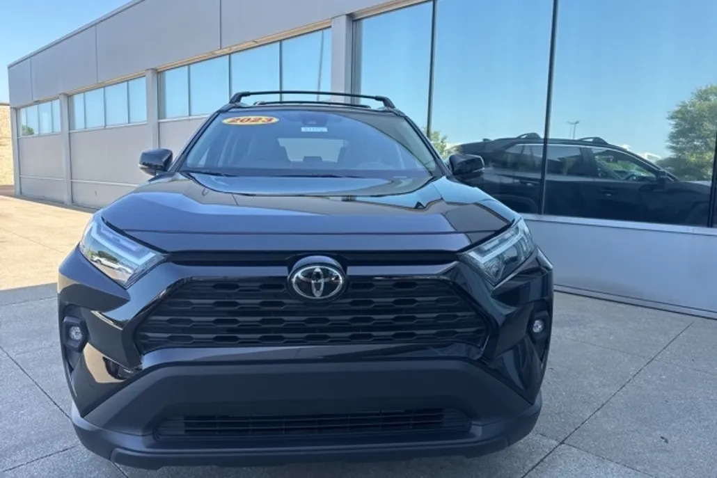2023 Toyota RAV4 XLE Premium photo 1