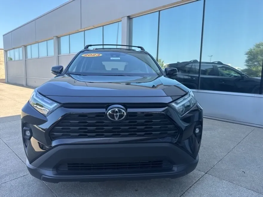 2023 Toyota RAV4 XLE Premium photo 1