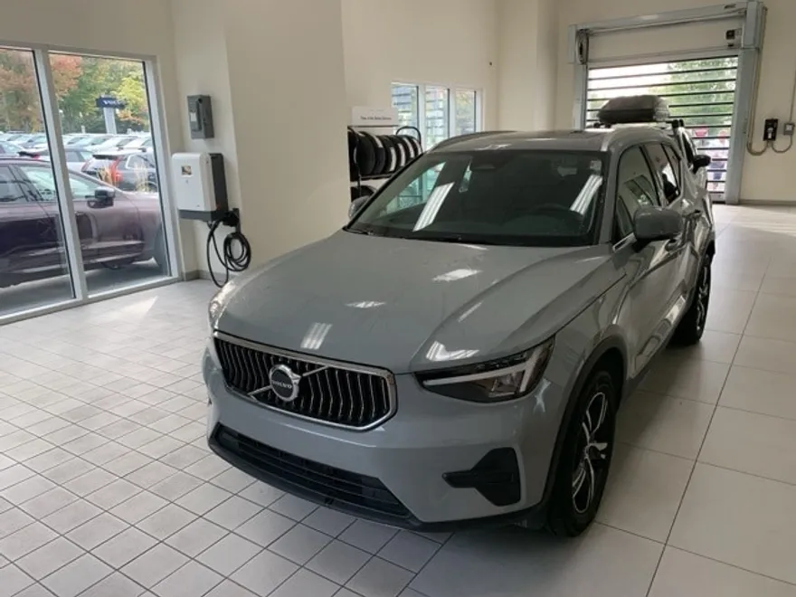 2025 Volvo XC40 Core photo 1
