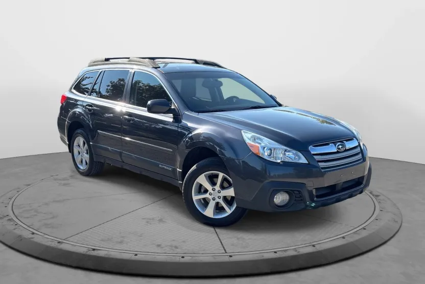 2013 Subaru Outback 2.5i Premium photo 1