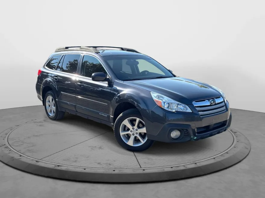 2013 Subaru Outback 2.5i Premium photo 1