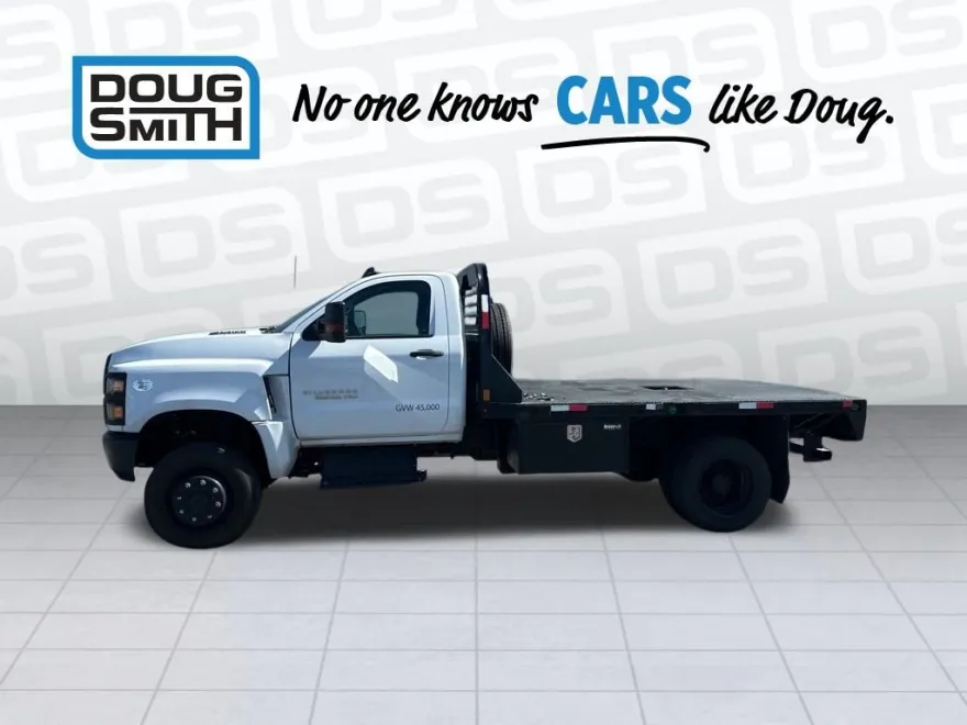 2023 Chevrolet Silverado 6500HD photo 1