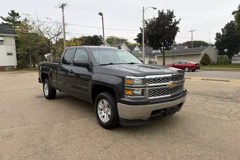 2015 Chevrolet Silverado 1500 LT photo 1
