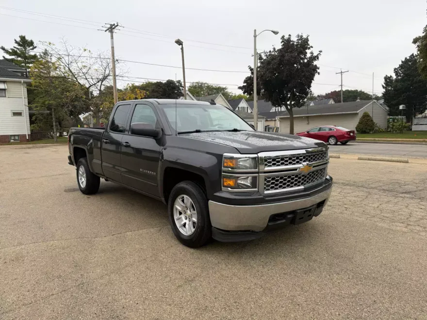 2015 Chevrolet Silverado 1500 LT photo 1