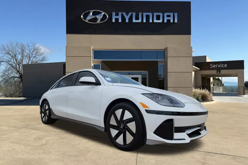 2023 Hyundai Ioniq 6 SE Standard Range photo 1