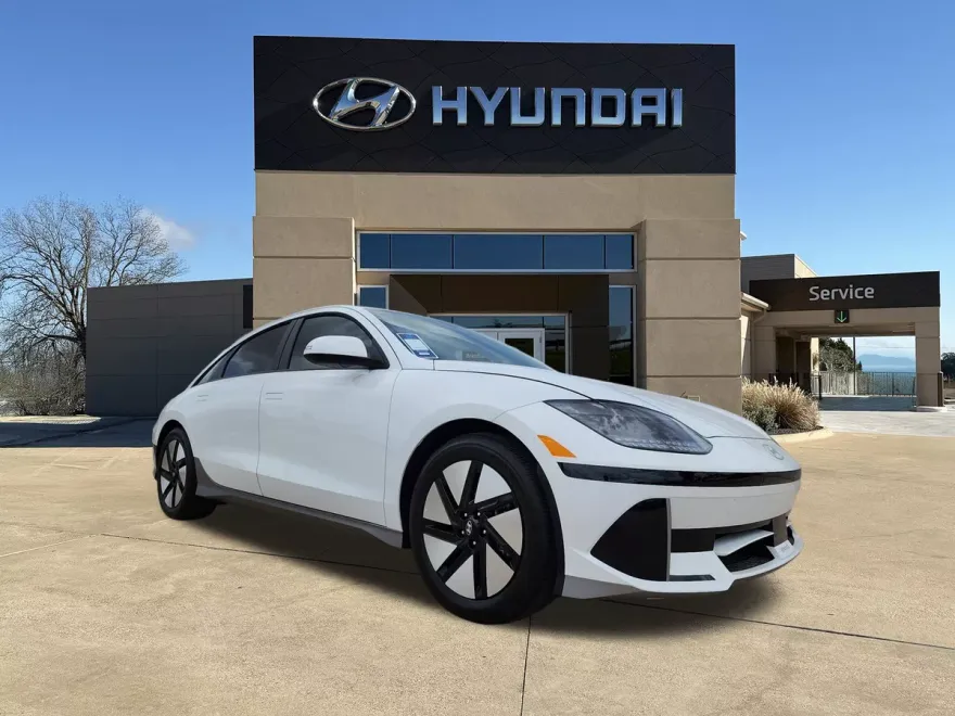 2023 Hyundai Ioniq 6 SE Standard Range photo 1