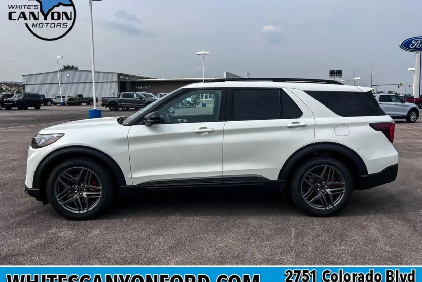 2025 Ford Explorer ST photo 1