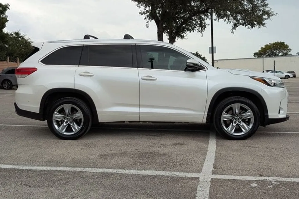 2017 Toyota Highlander Limited photo 1