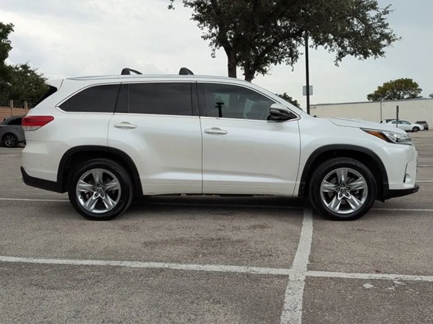 2017 Toyota Highlander Limited photo 1