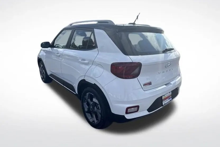 2024 Hyundai Venue Limited photo 1