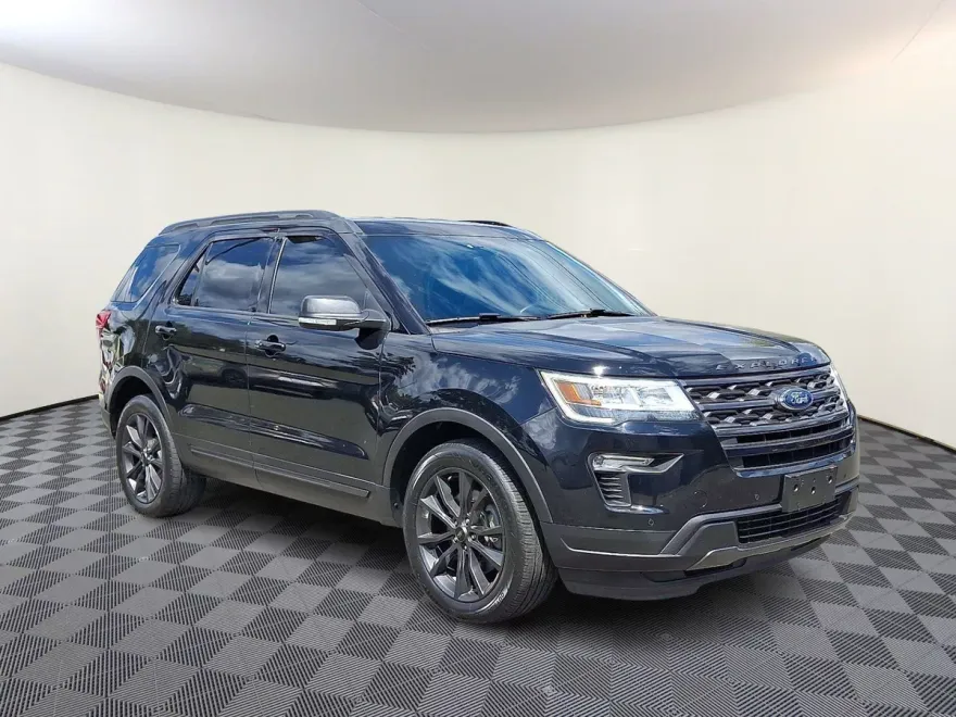 2018 Ford Explorer XLT photo 1