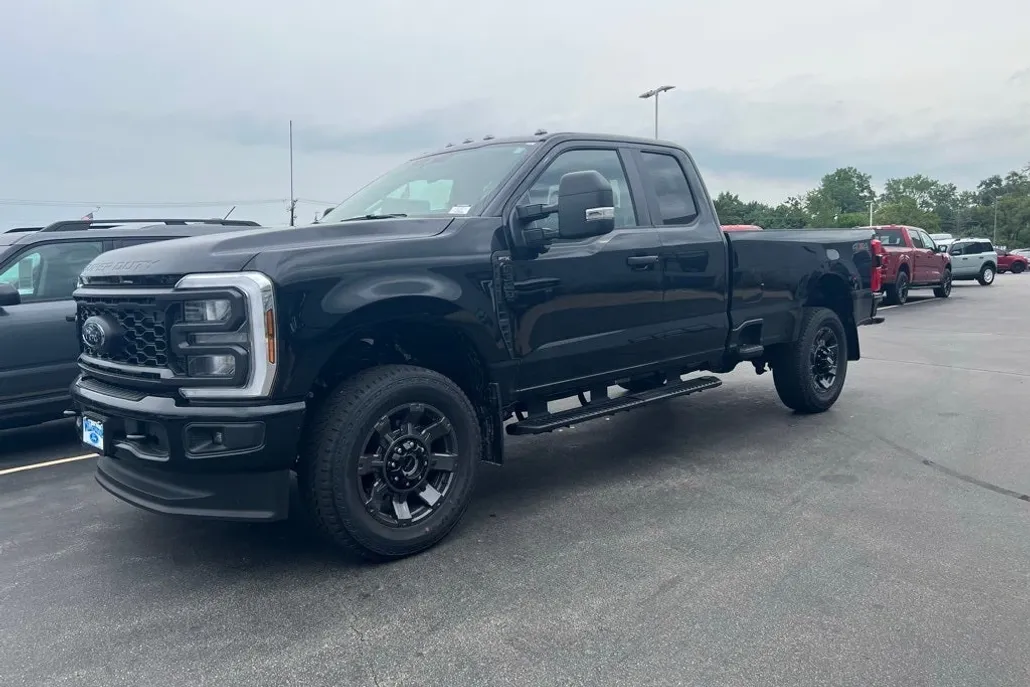 2025 Ford F-350 XL photo 1