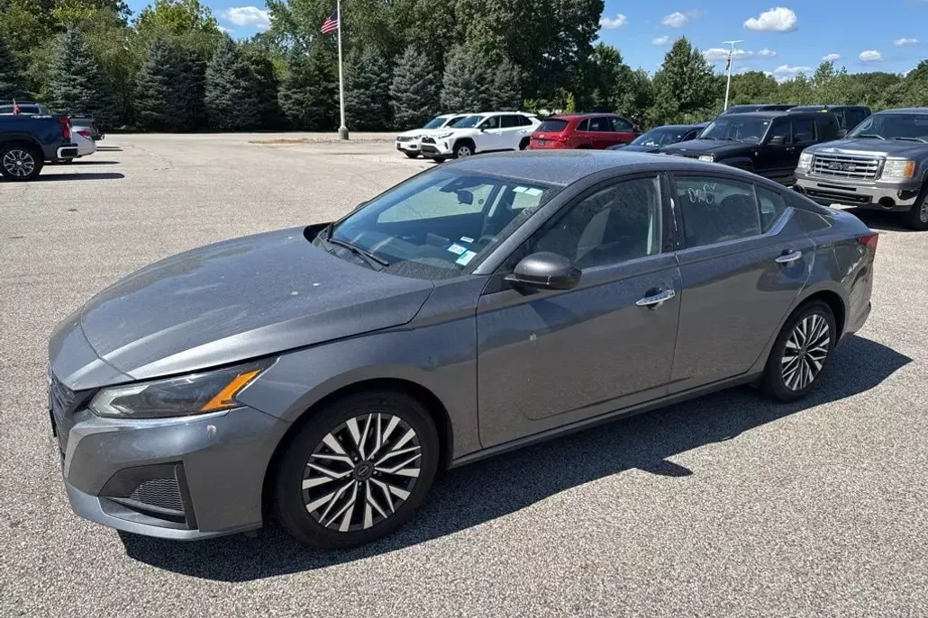 2024 Nissan Altima 2.5 SV photo 1
