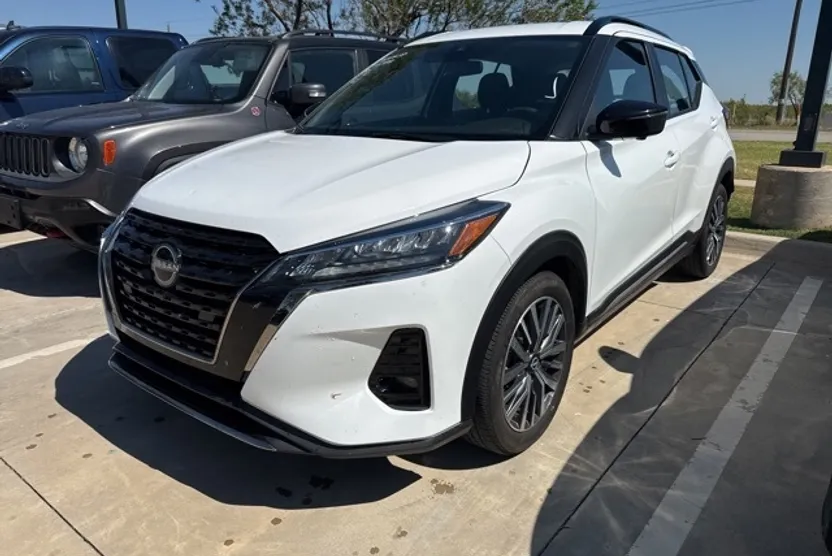 2024 Nissan Kicks SR photo 1