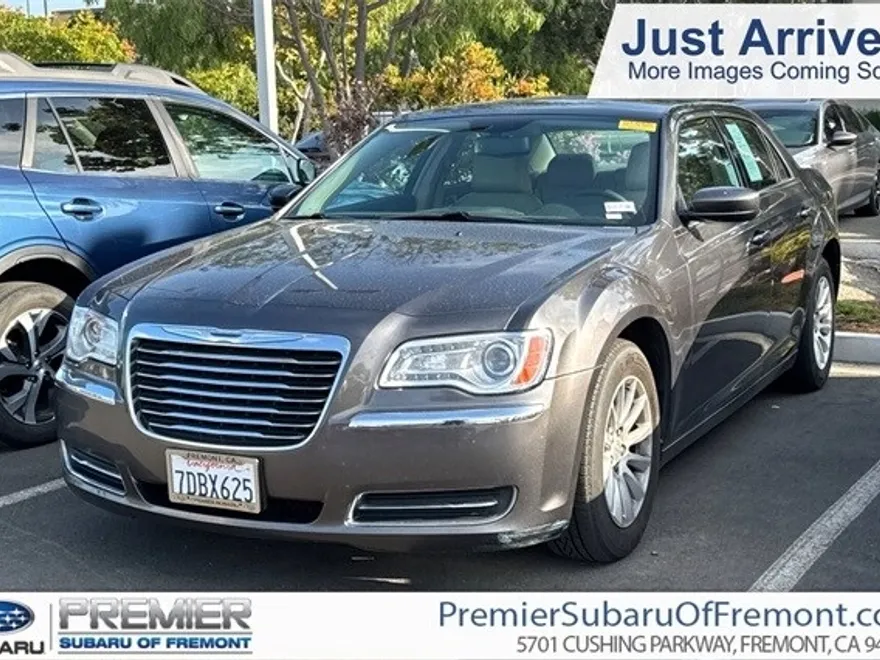 2014 Chrysler 300 Base photo 1