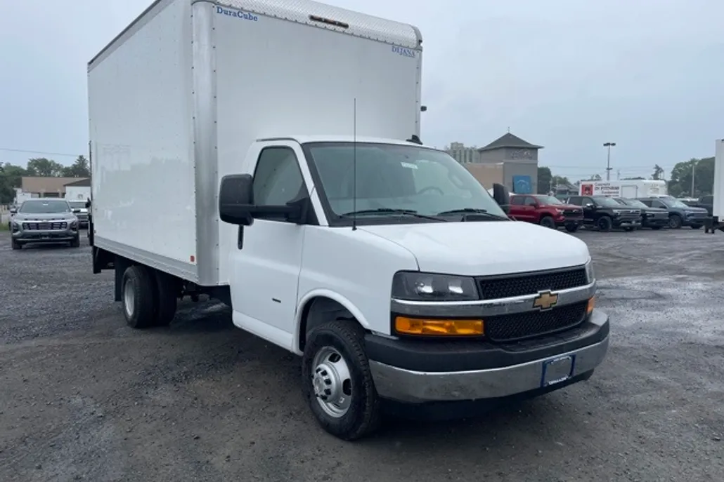 2025 Chevrolet Express 3500 Cutaway Work Van photo 1