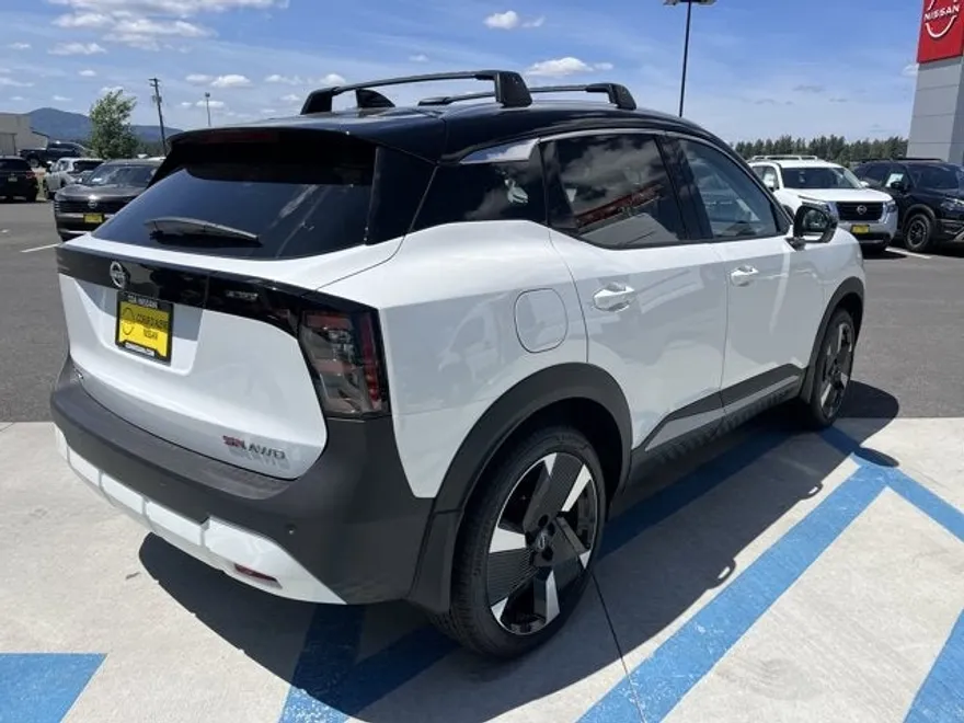 2025 Nissan Kicks SR photo 1