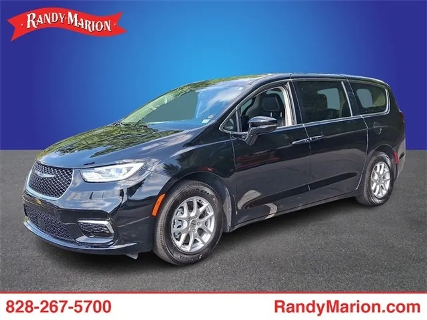 2024 Chrysler Pacifica Touring L photo 1
