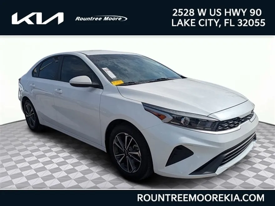 2023 Kia Forte LXS photo 1