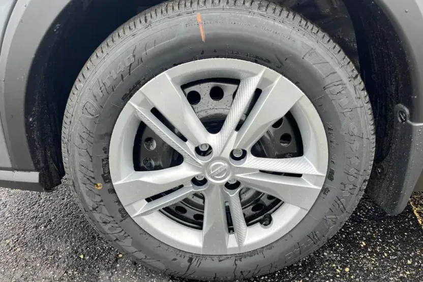 2025 Nissan Kicks Play S photo 1