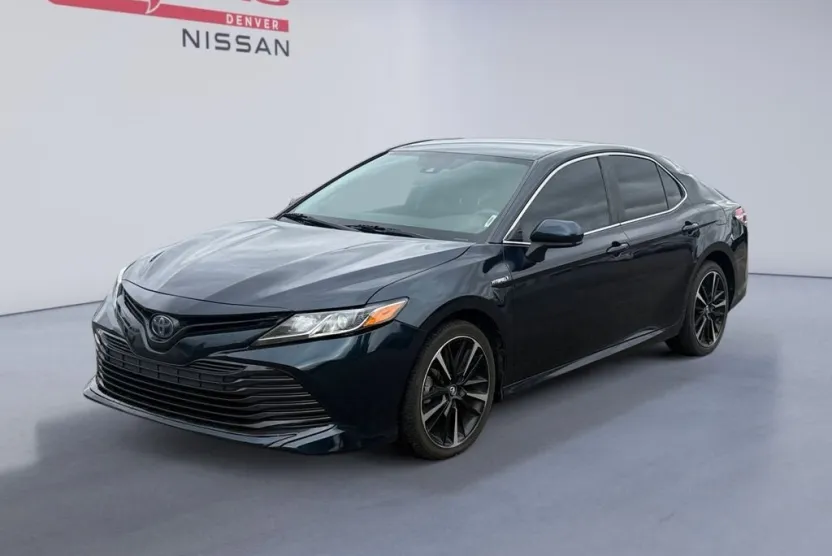 2020 Toyota Camry Hybrid LE photo 1