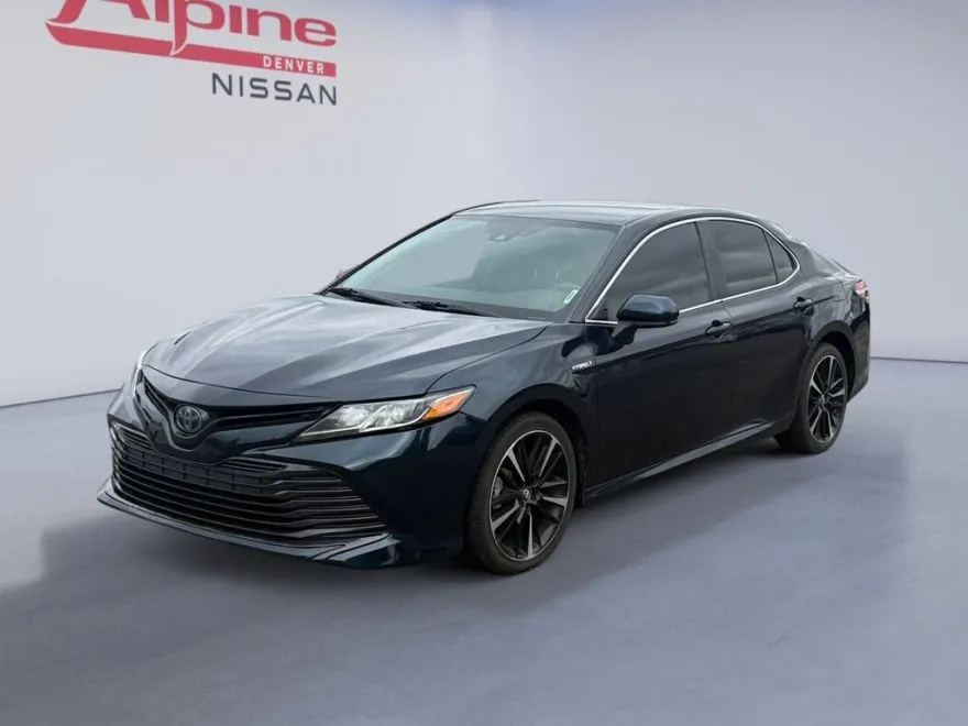 2020 Toyota Camry Hybrid LE photo 1