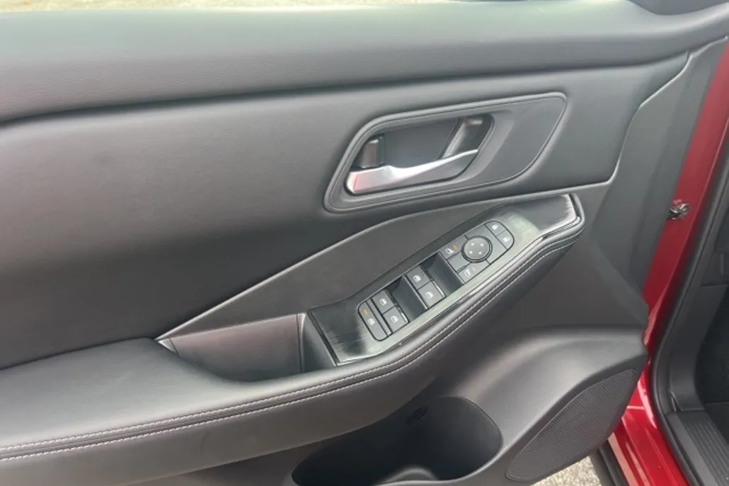 2025 Nissan Rogue SV photo 1