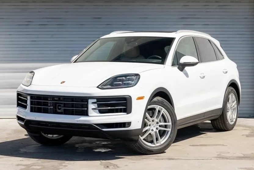 2025 Porsche Cayenne photo 1
