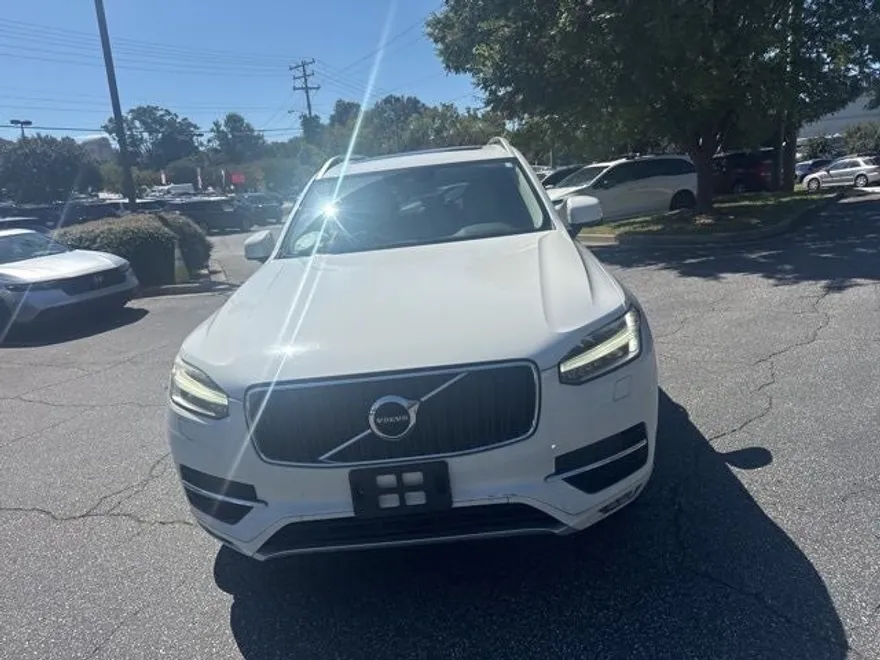 2017 Volvo XC90 T6 Momentum photo 1