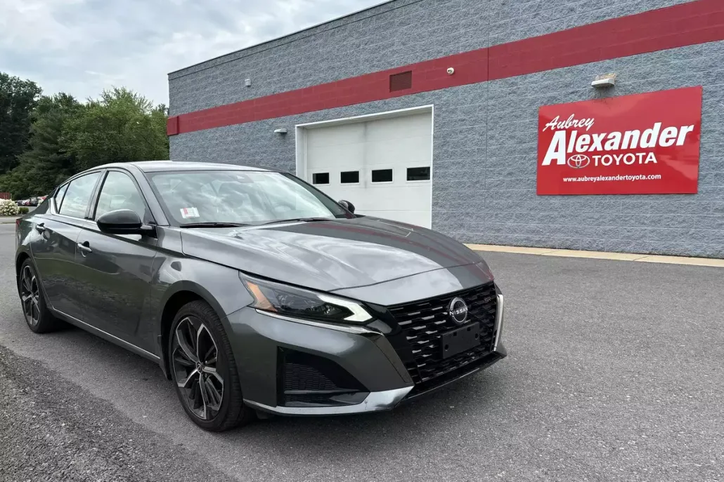 2024 Nissan Altima 2.5 SR photo 1