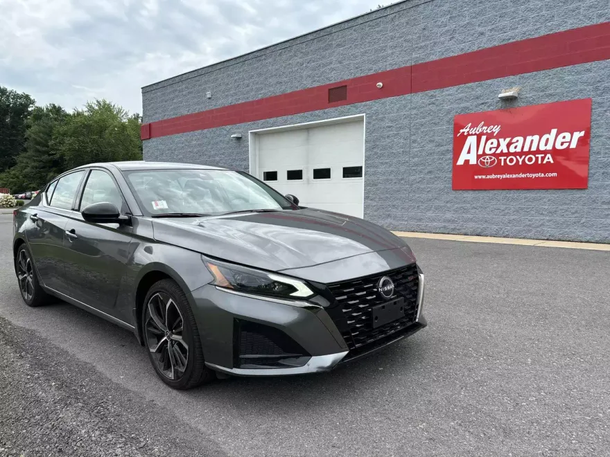 2024 Nissan Altima 2.5 SR photo 1