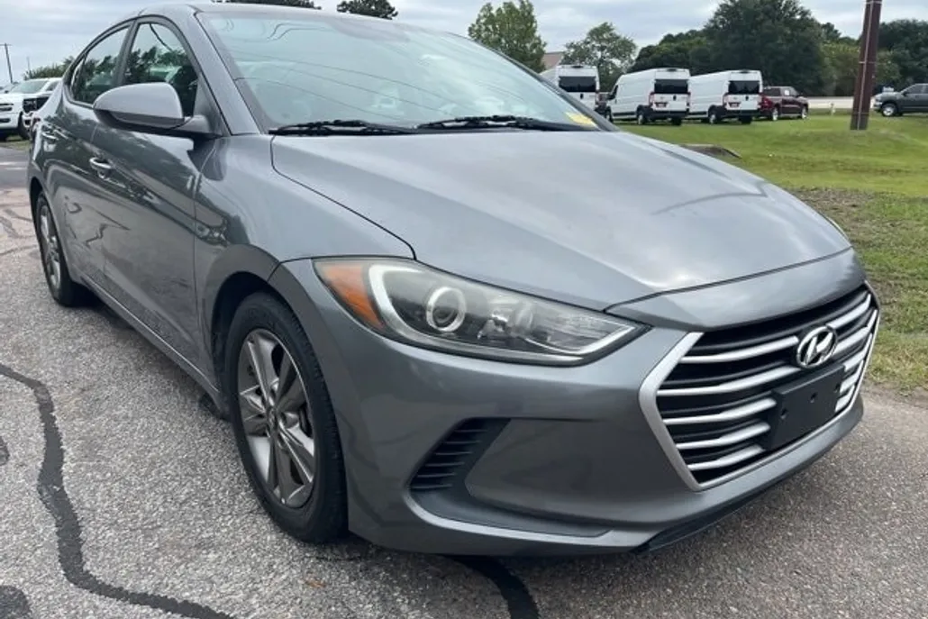 2018 Hyundai Elantra SEL photo 1