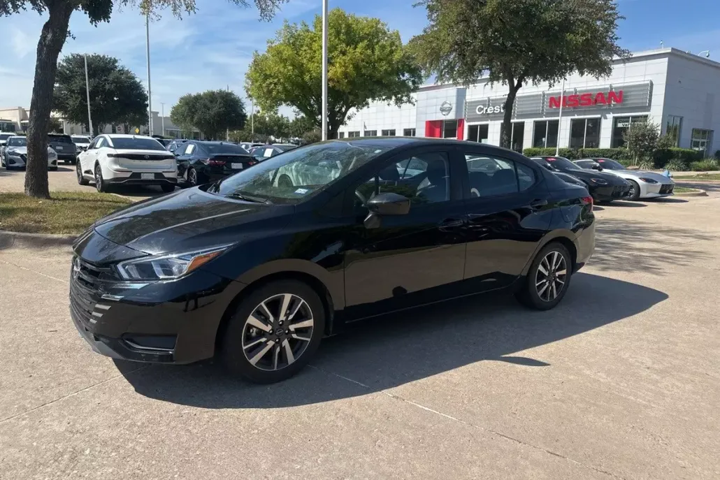2023 Nissan Versa 1.6 SV photo 1