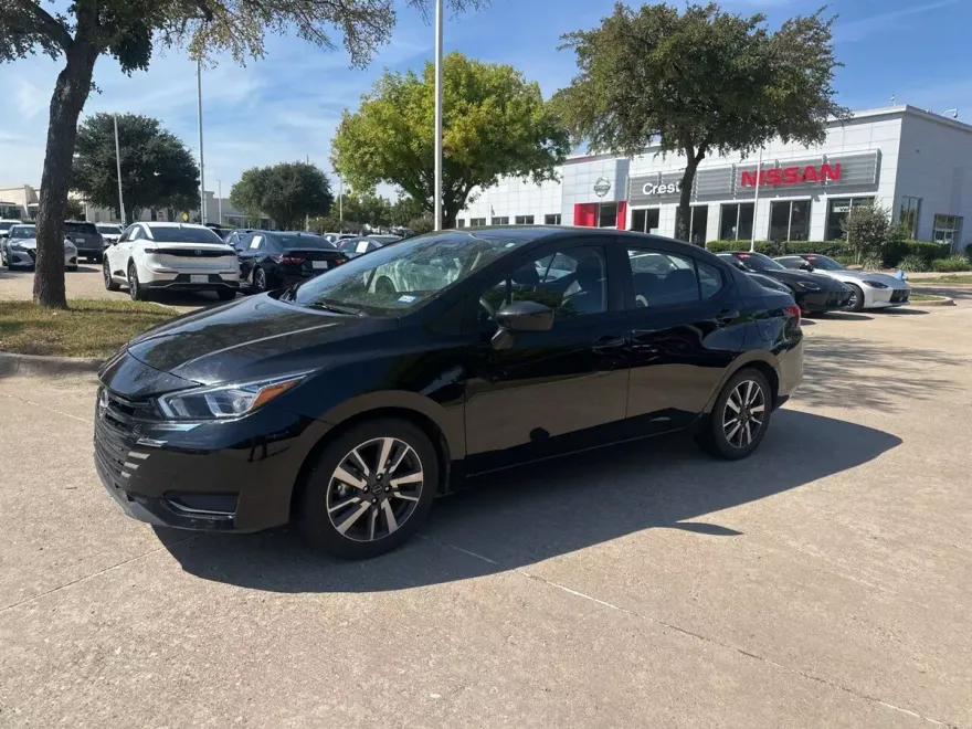 2023 Nissan Versa 1.6 SV photo 1