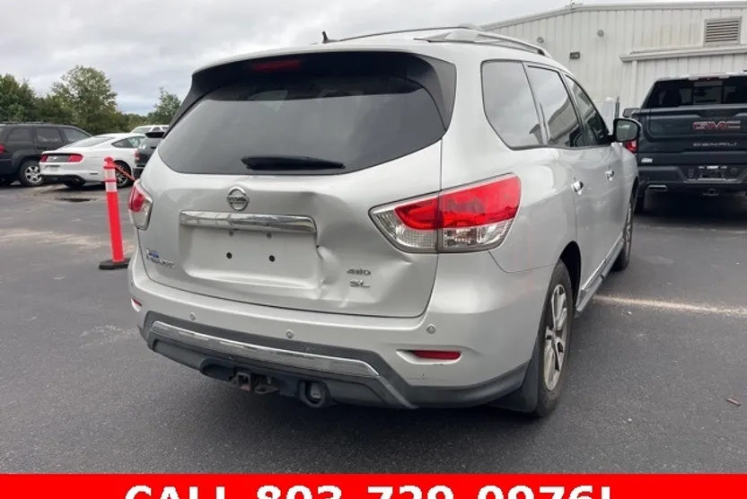 2013 Nissan Pathfinder SL photo 1