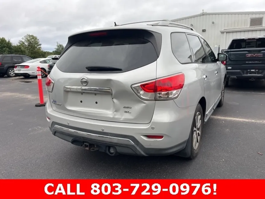 2013 Nissan Pathfinder SL photo 1