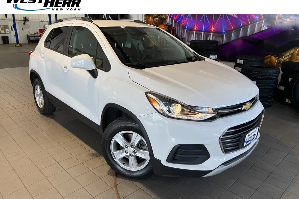 2021 Chevrolet Trax LT photo 1