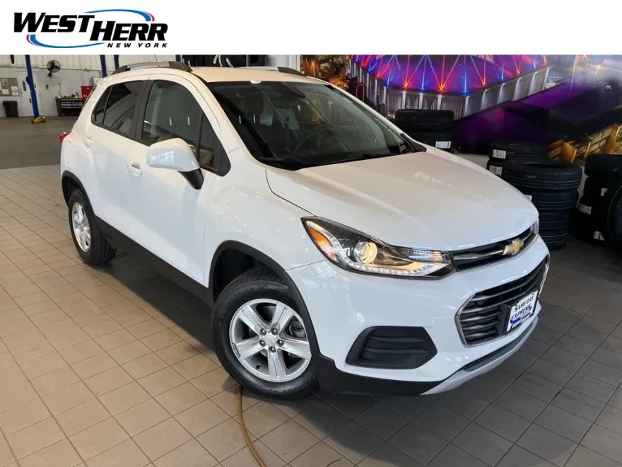 2021 Chevrolet Trax LT photo 1